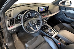 musta Audi Q5 2022 kuva 3.