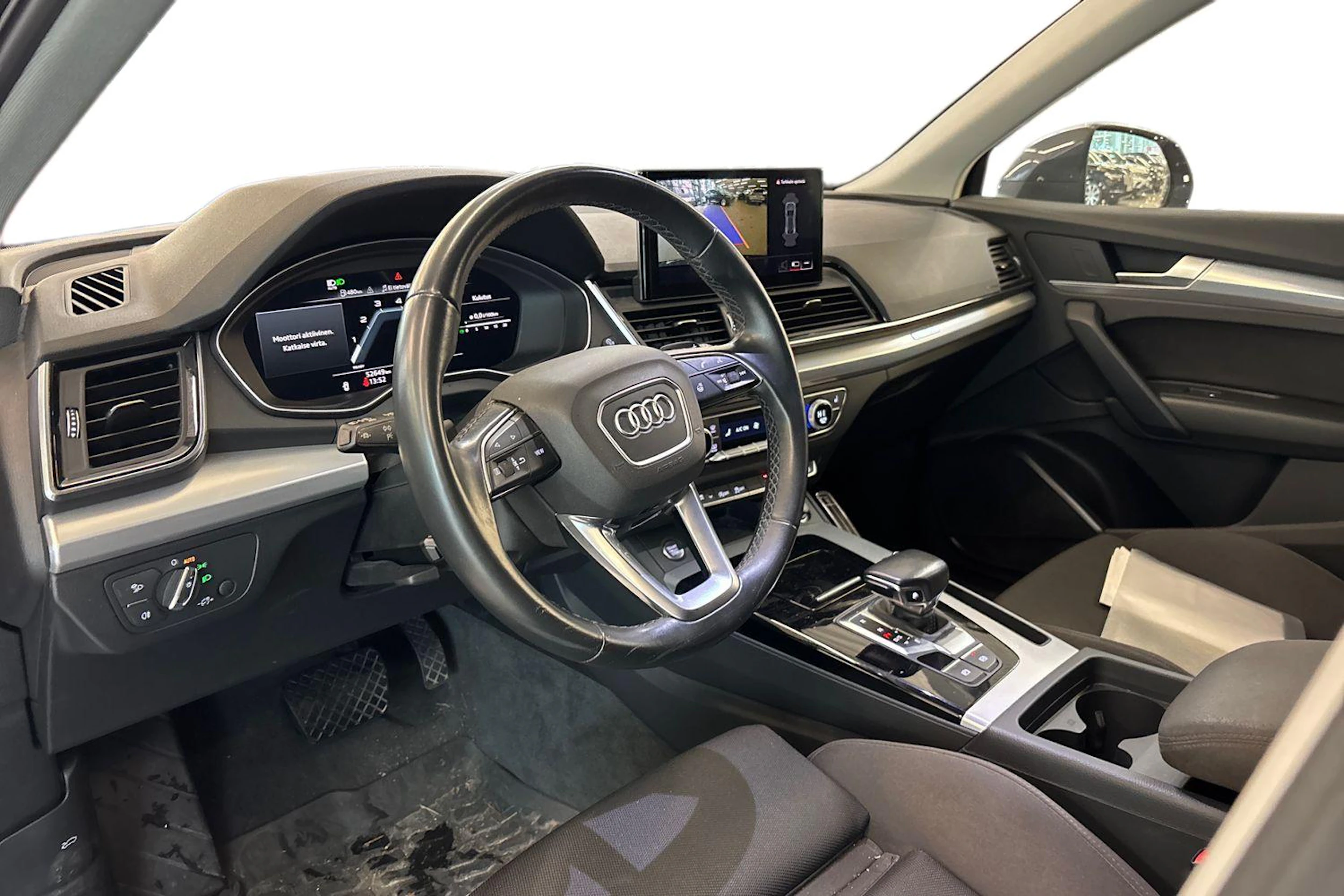 Harmaa Audi Q5 2022 kuva 3.