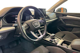 Harmaa Audi Q5 2022 kuva 6.