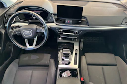 Harmaa Audi Q5 2022 kuva 7.