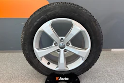 Harmaa Audi Q5 2022 kuva 10.