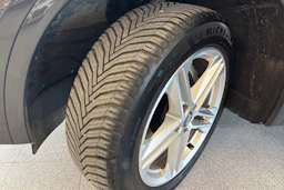 Harmaa Audi Q5 2022 kuva 11.