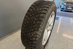 Harmaa Audi Q5 2022 kuva 12.