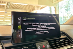 Harmaa Audi Q5 2022 kuva 18.