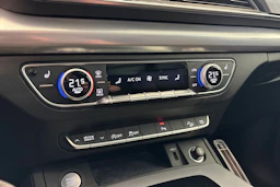Harmaa Audi Q5 2022 kuva 21.