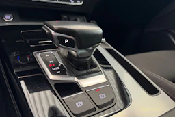 Harmaa Audi Q5 2022 kuva 23.