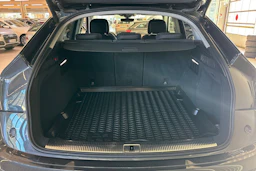 Harmaa Audi Q5 2022 kuva 25.