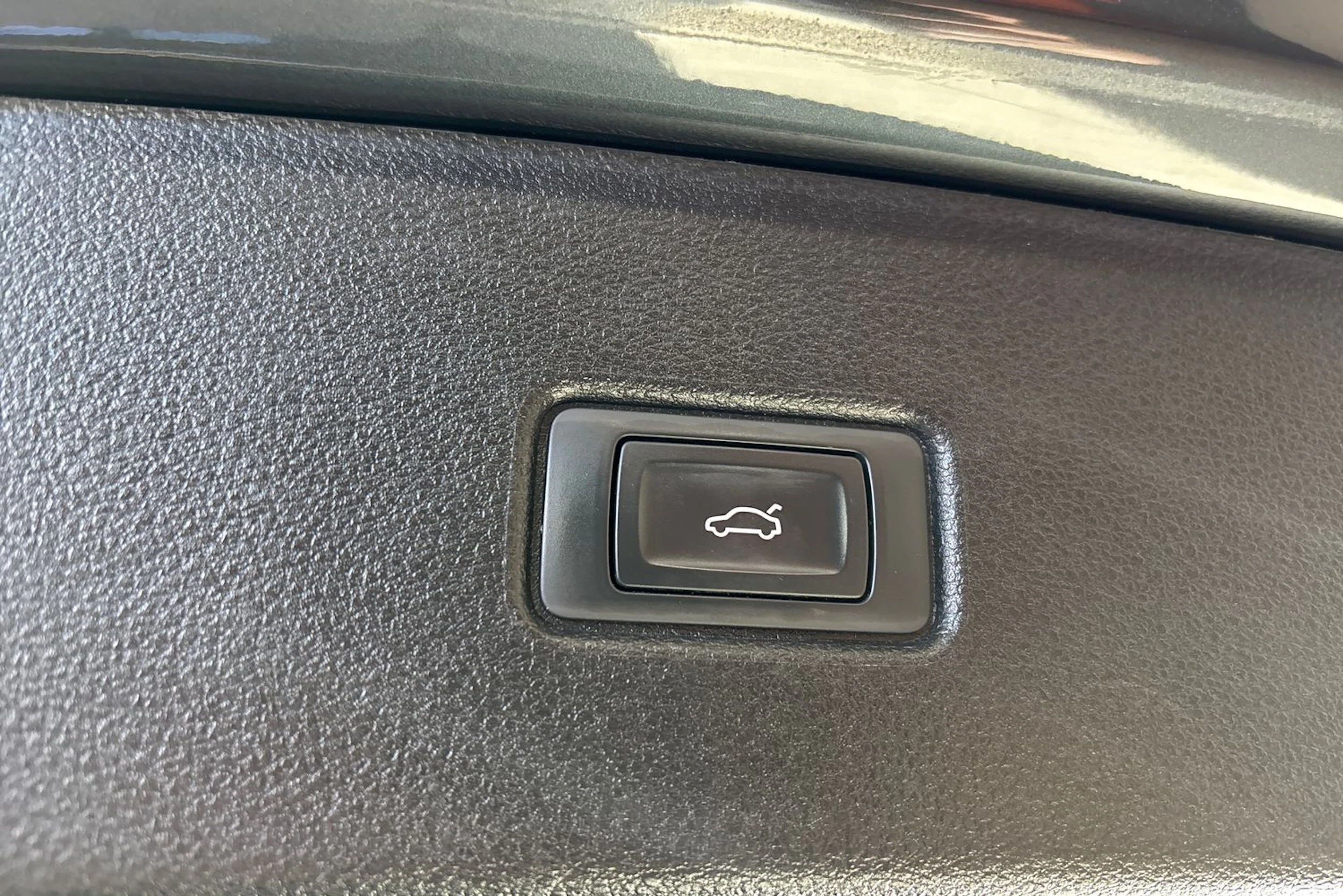 Harmaa Audi Q5 2022 kuva 27.