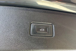 Harmaa Audi Q5 2022 kuva 27.