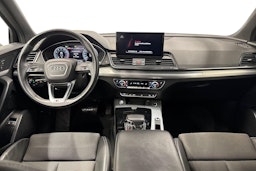 musta Audi Q5 2022 kuva 9.