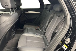 musta Audi Q5 2022 kuva 10.