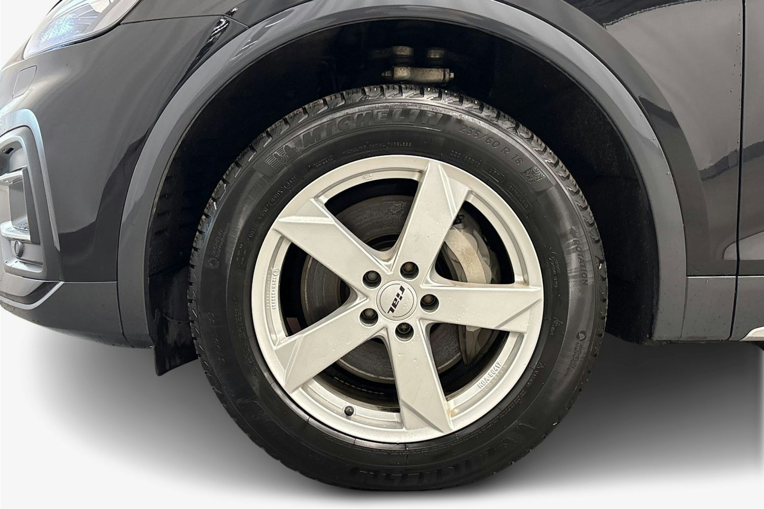 musta Audi Q5 2022 kuva 11.