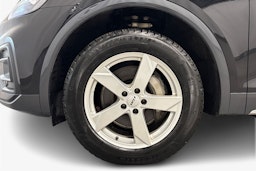 musta Audi Q5 2022 kuva 11.