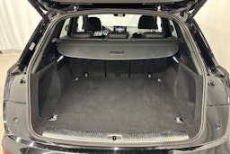 musta Audi Q5 2022 kuva 15.