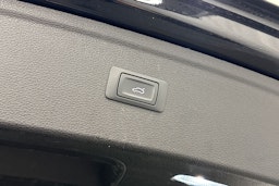 musta Audi Q5 2022 kuva 16.