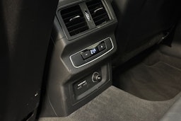 musta Audi Q5 2022 kuva 17.