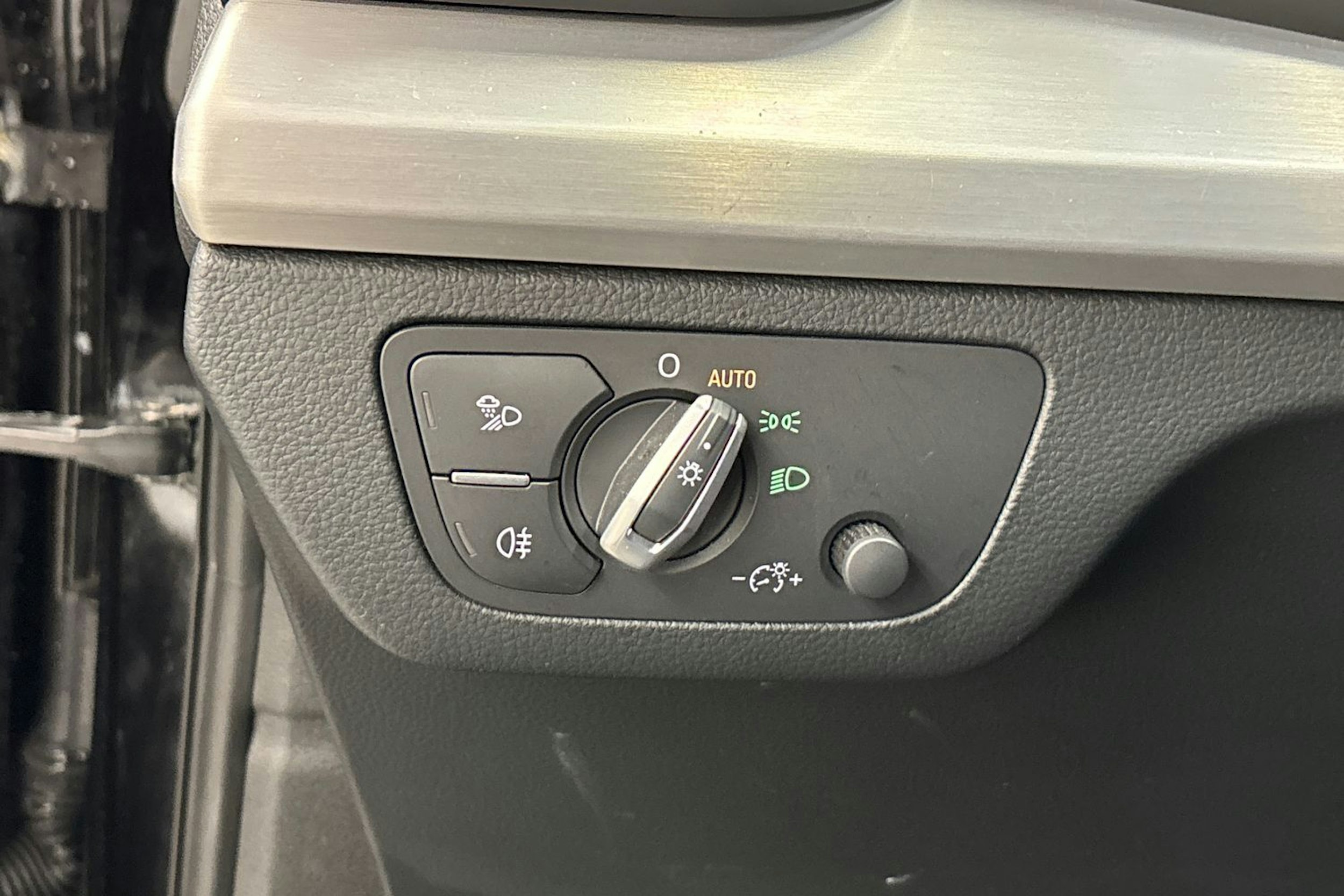 musta Audi Q5 2022 kuva 19.