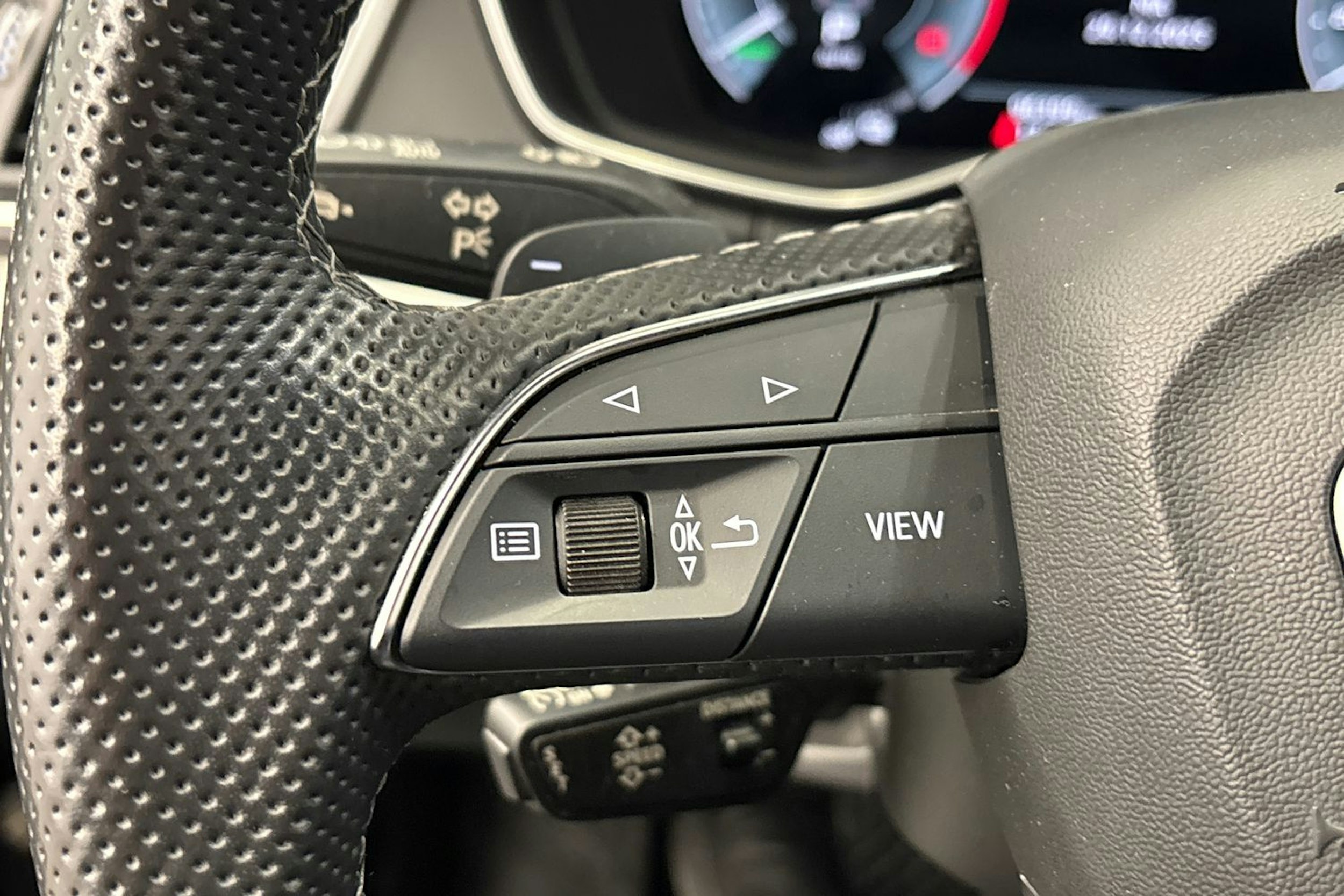 musta Audi Q5 2022 kuva 21.