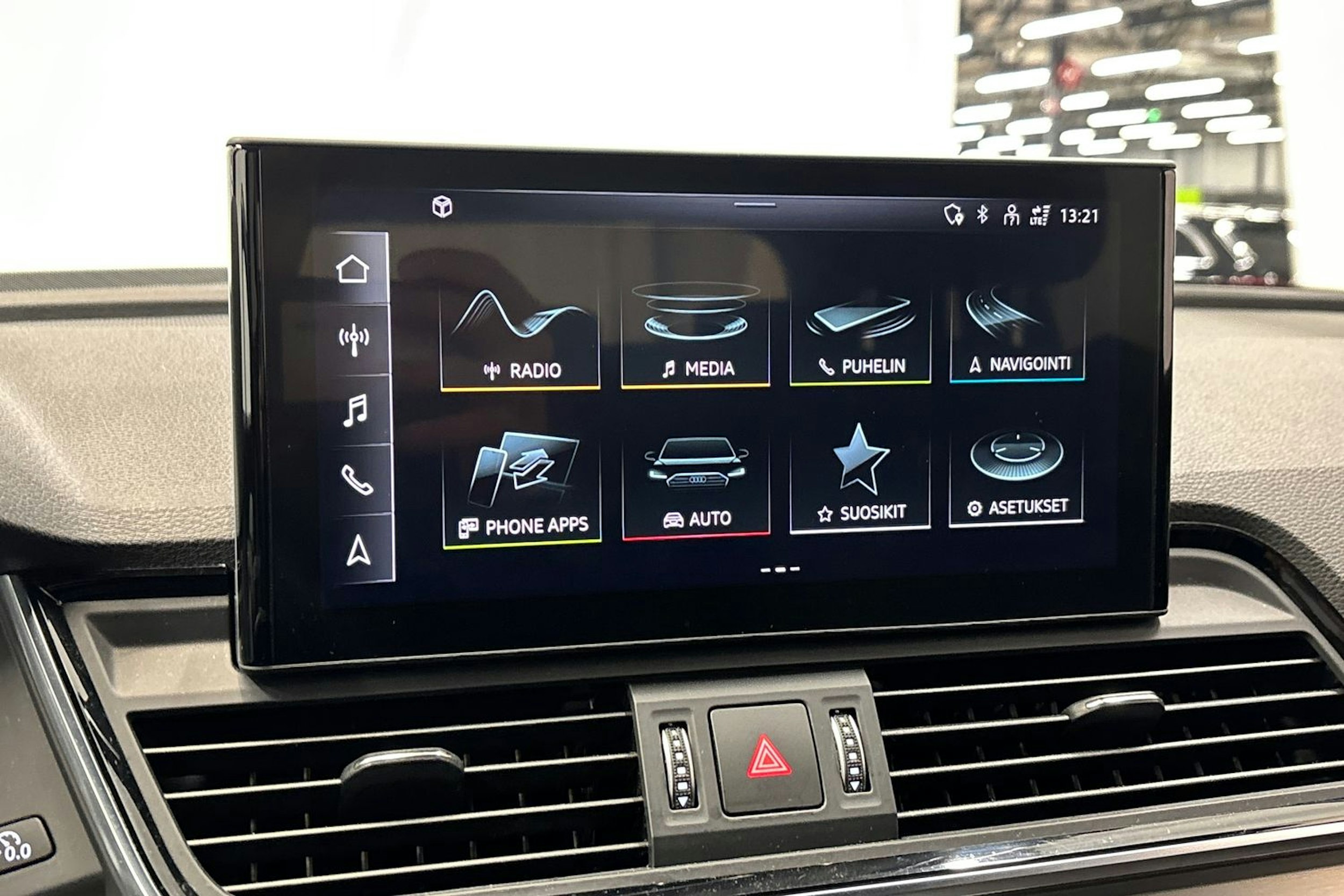 musta Audi Q5 2022 kuva 24.