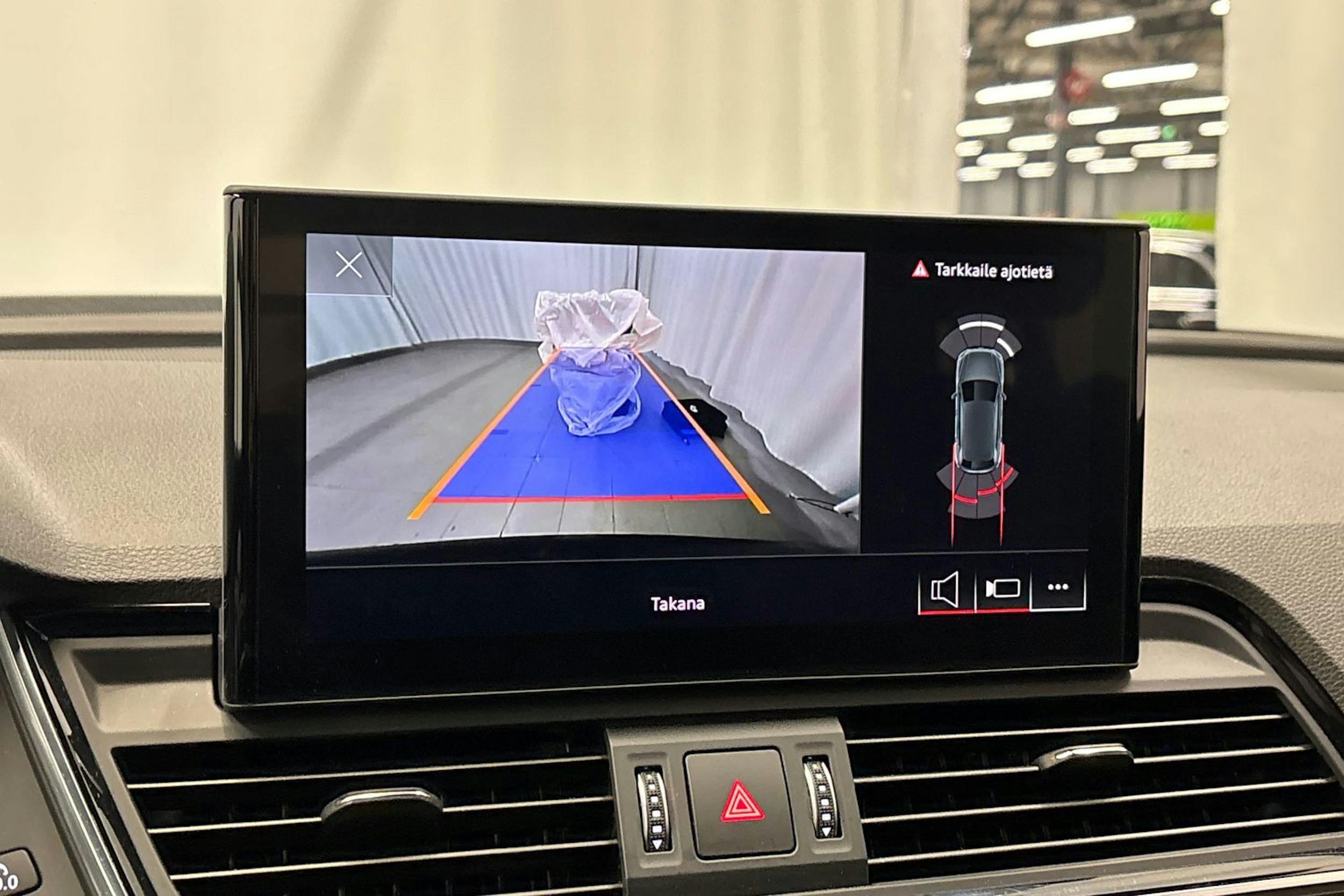 musta Audi Q5 2022 kuva 25.