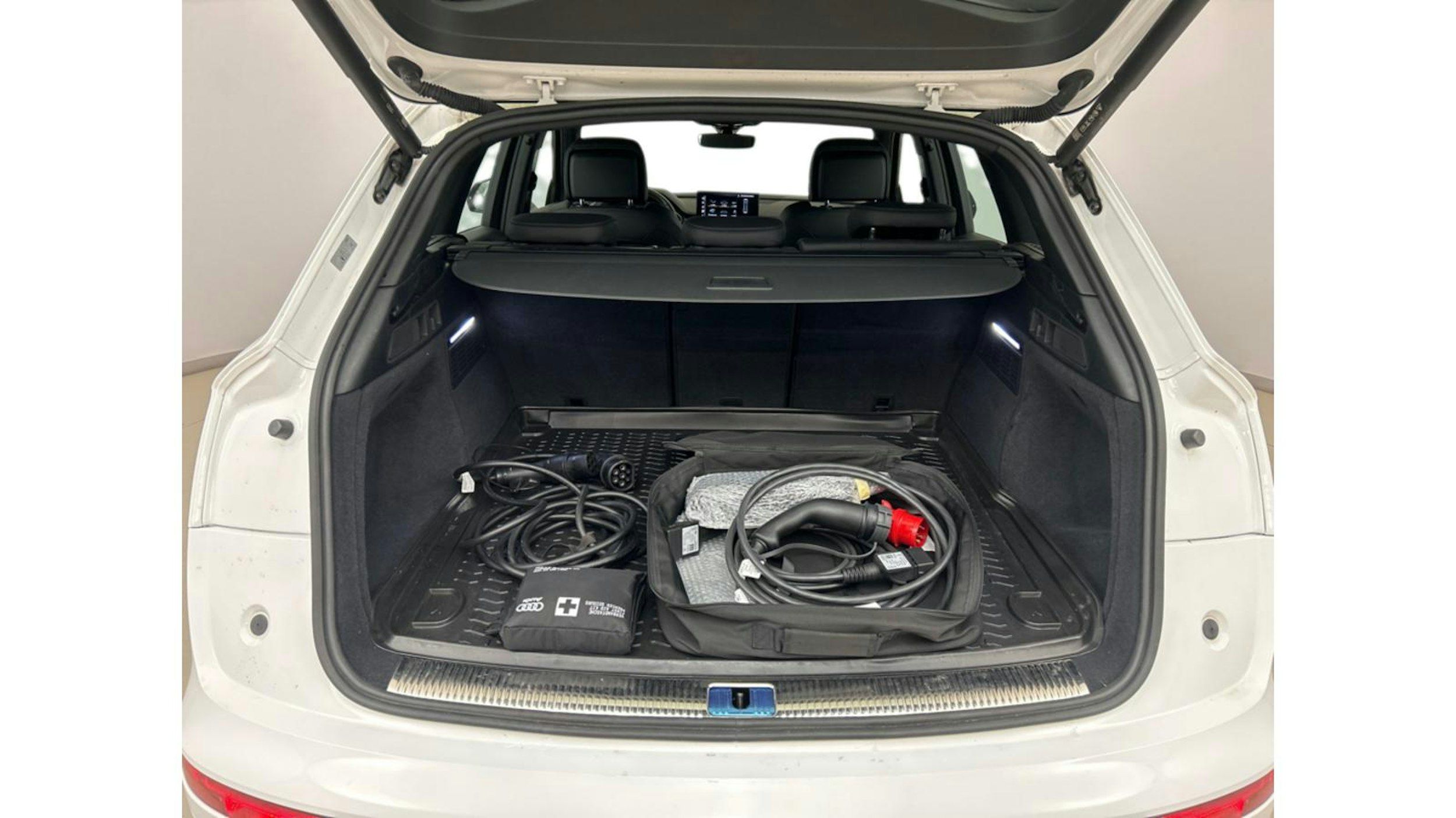 met. valkoinen Audi Q5 2023 kuva 6.