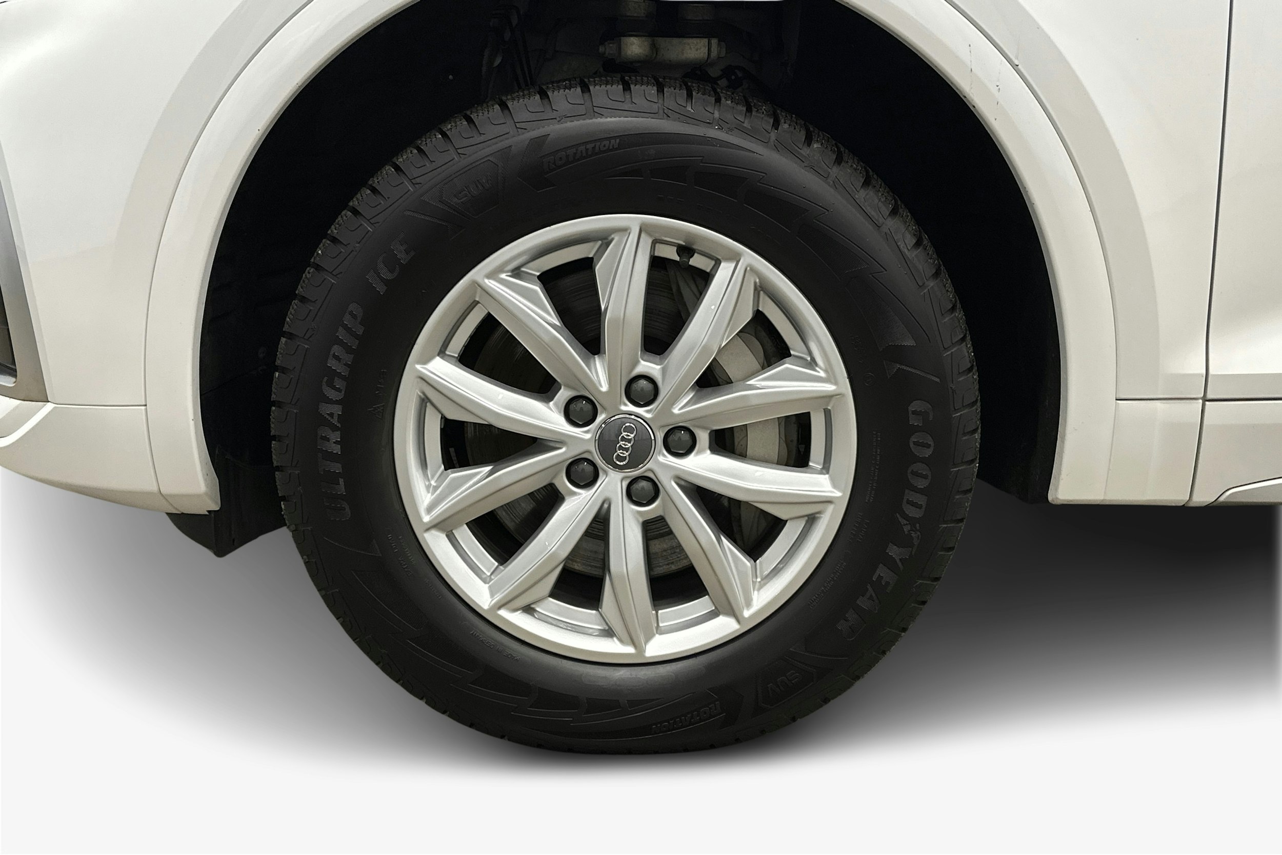 valkoinen Audi Q5 2023 kuva 11.