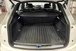 valkoinen Audi Q5 2023 kuva 14.