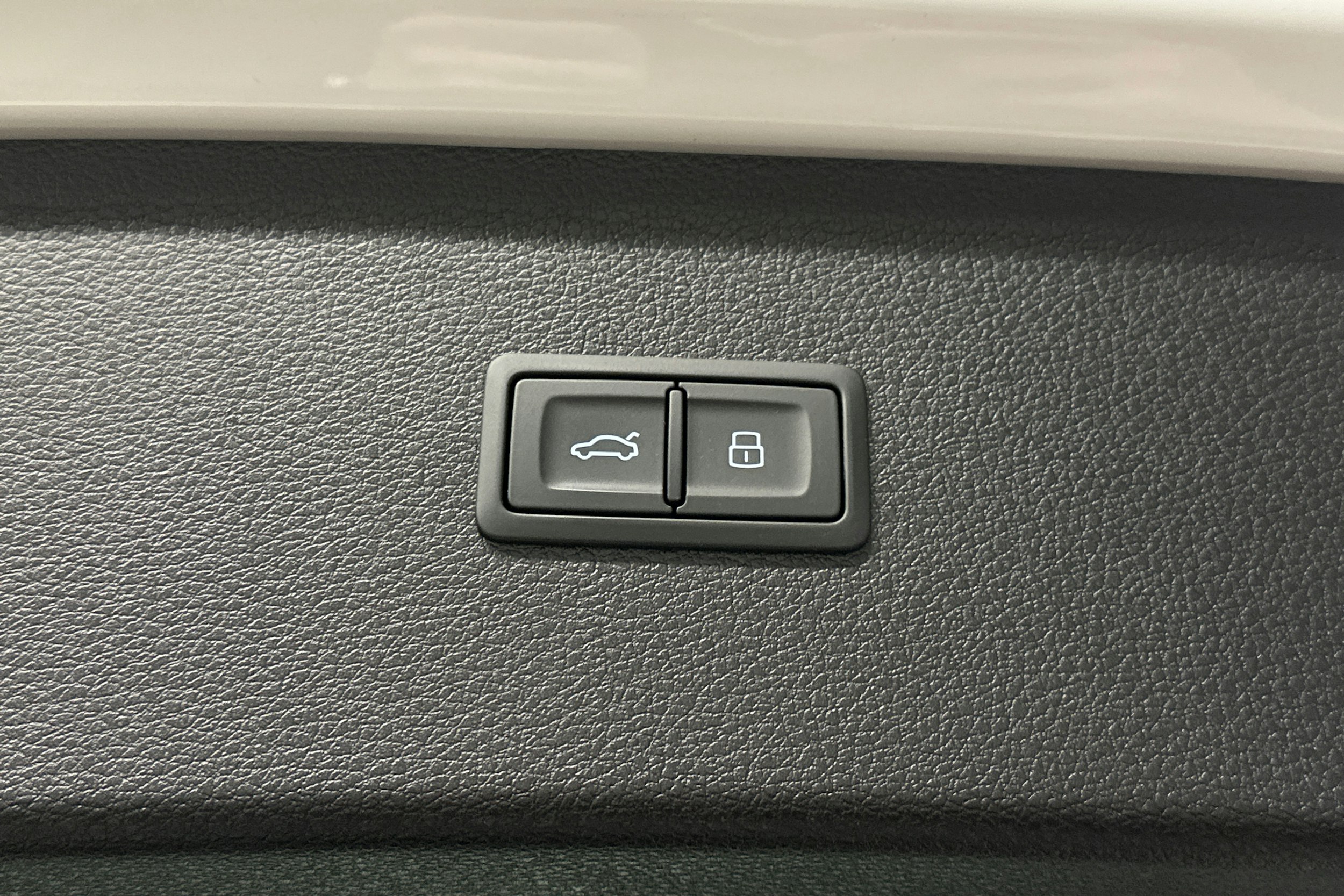 valkoinen Audi Q5 2023 kuva 15.