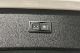 valkoinen Audi Q5 2023 kuva 15.