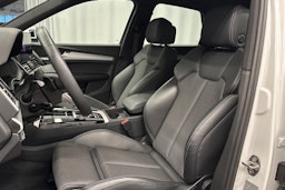 valkoinen Audi Q5 2023 kuva 16.