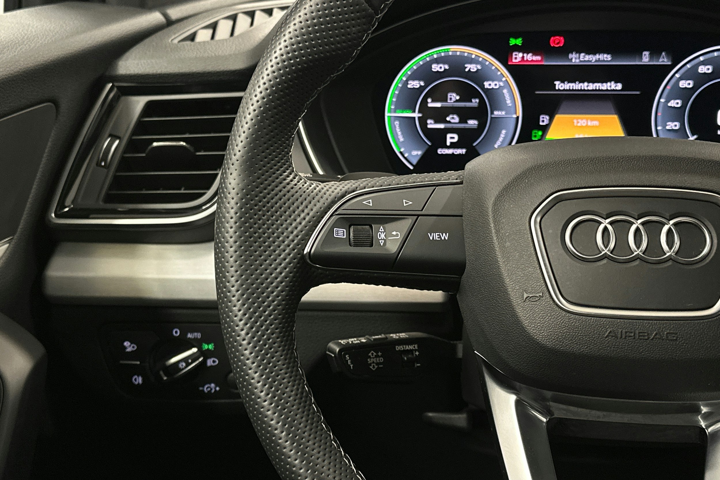 valkoinen Audi Q5 2023 kuva 18.