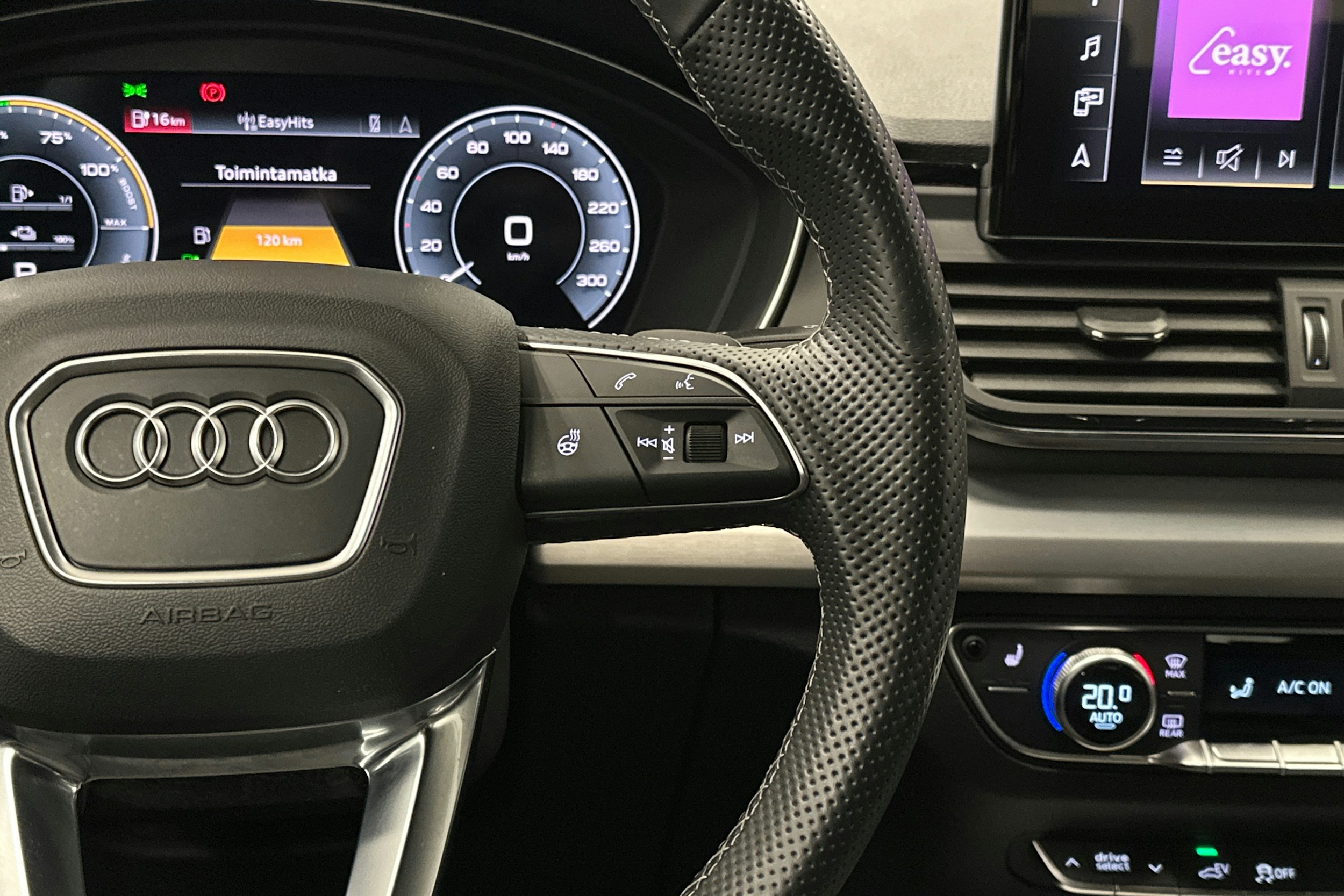 valkoinen Audi Q5 2023 kuva 19.