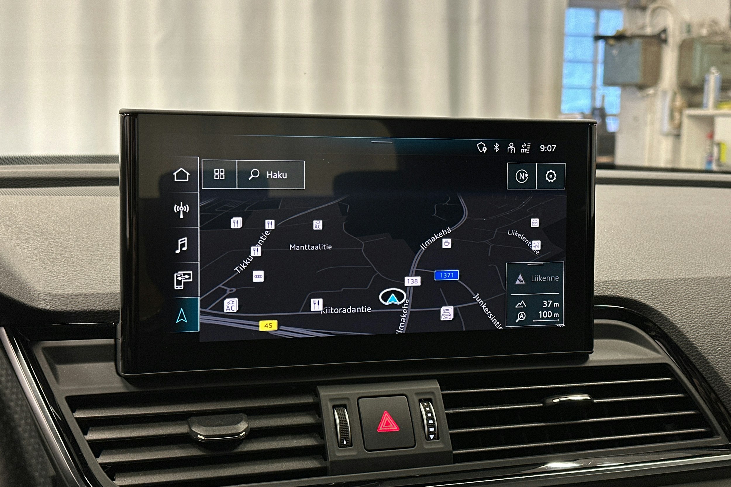 valkoinen Audi Q5 2023 kuva 27.