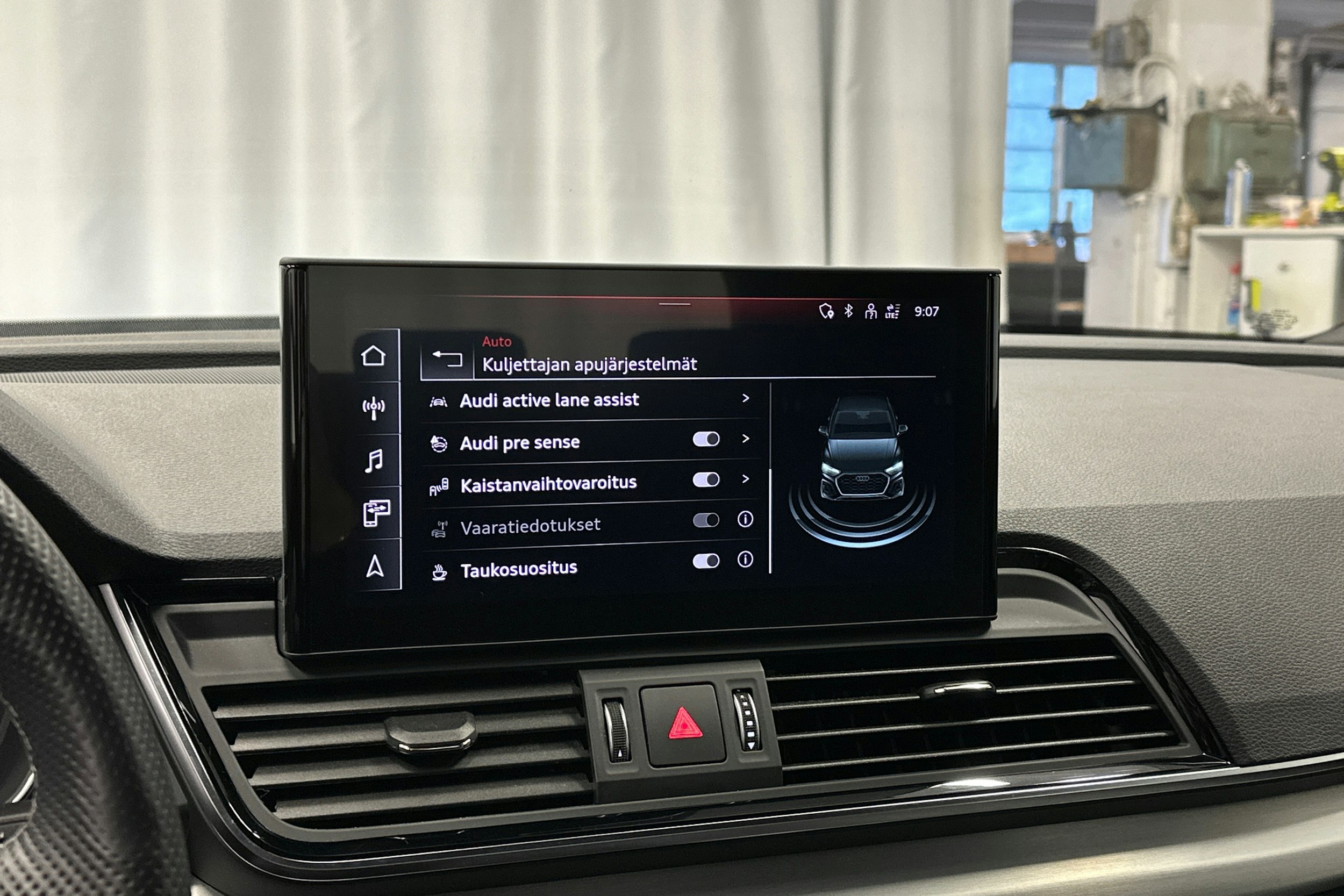 valkoinen Audi Q5 2023 kuva 29.