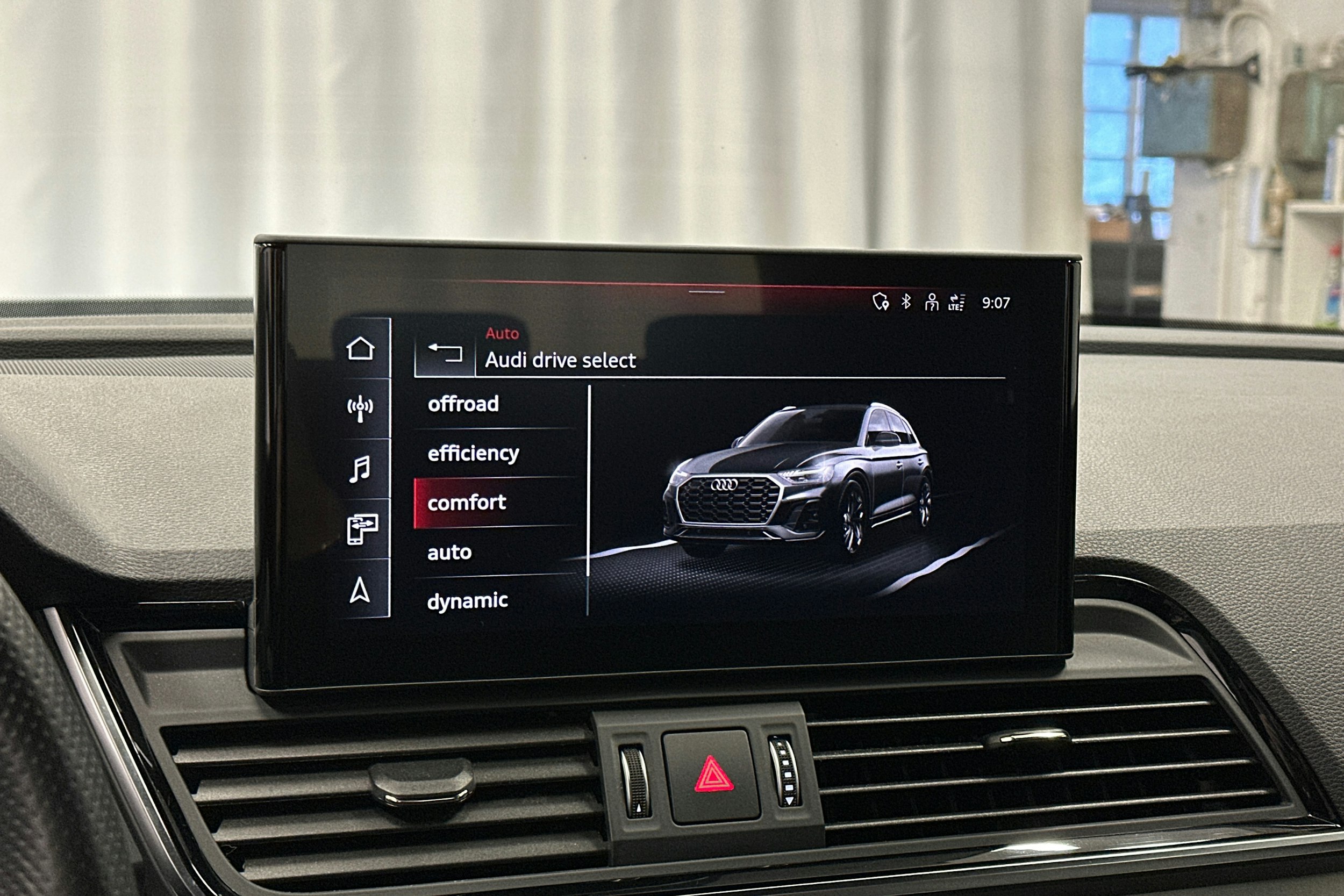 valkoinen Audi Q5 2023 kuva 30.