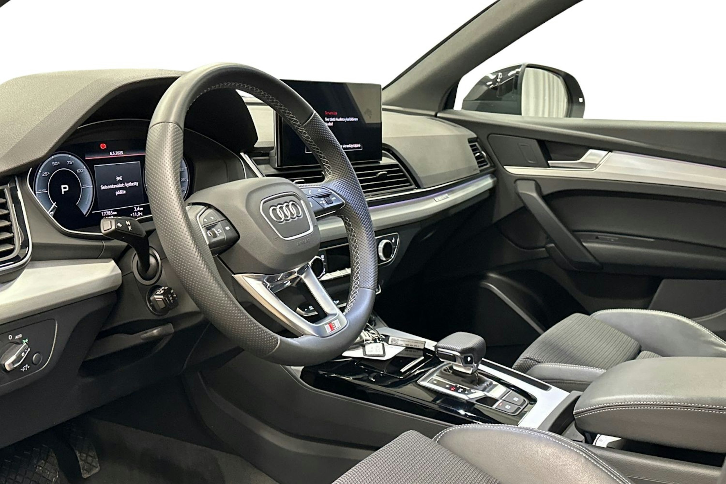 harmaa Audi Q5 2023 kuva 7.