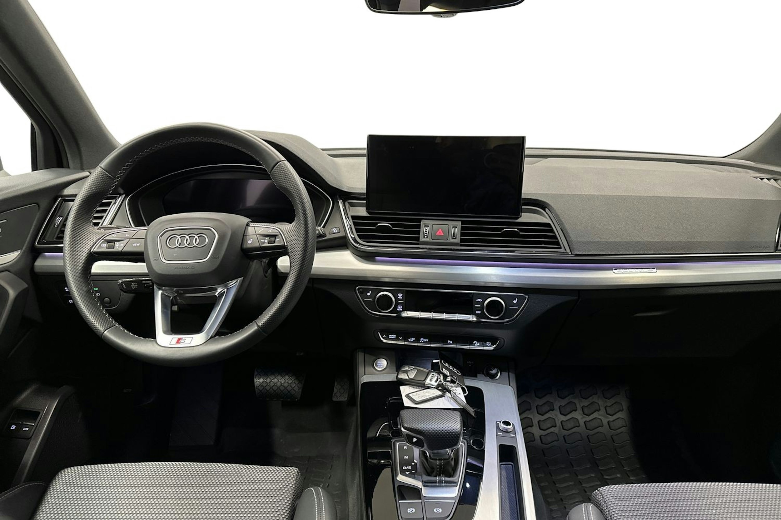 harmaa Audi Q5 2023 kuva 9.
