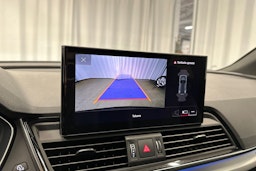 harmaa Audi Q5 2023 kuva 18.