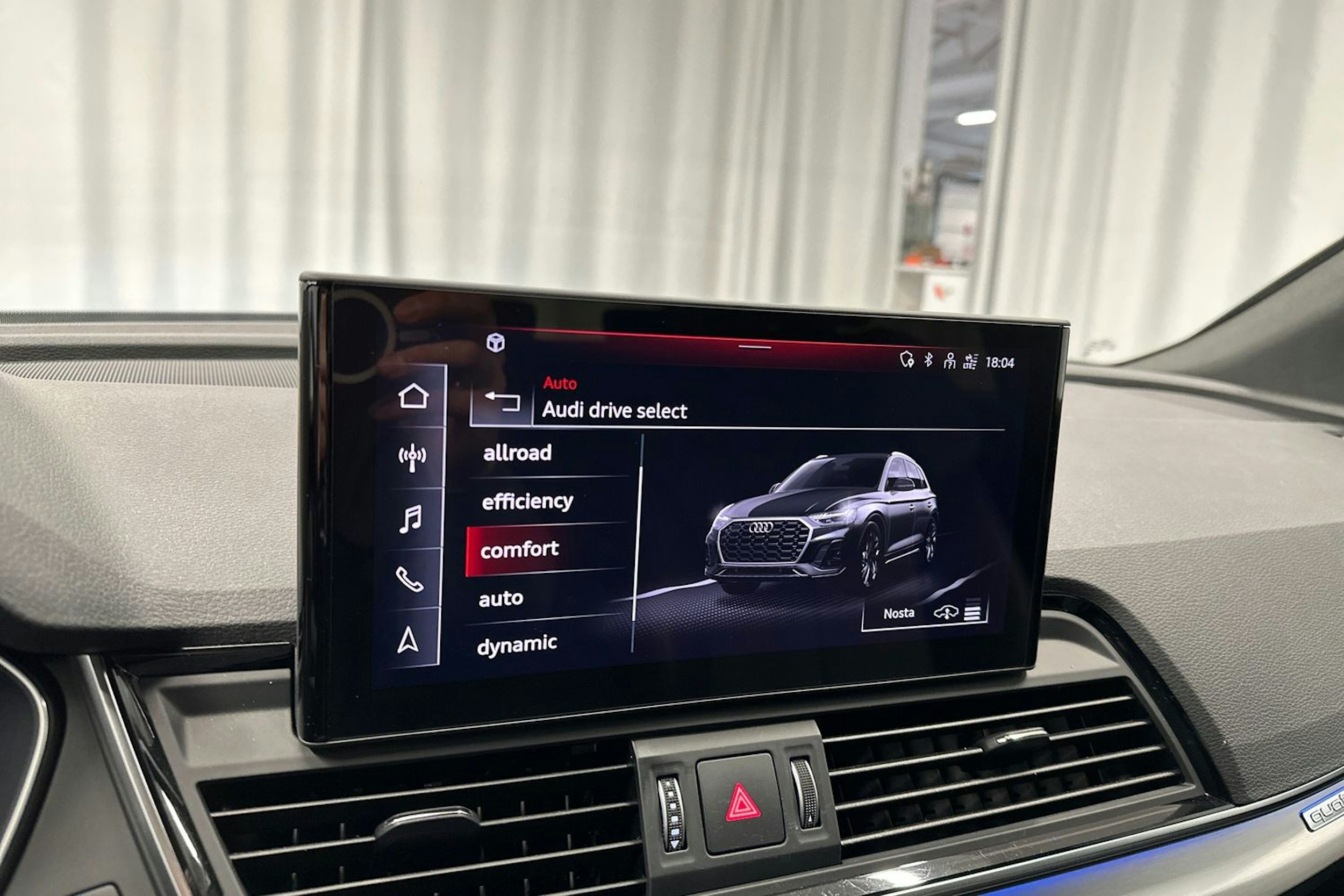 harmaa Audi Q5 2023 kuva 21.