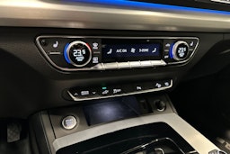 harmaa Audi Q5 2023 kuva 24.