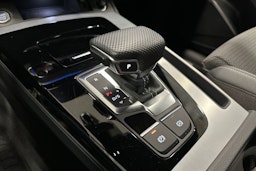 harmaa Audi Q5 2023 kuva 26.