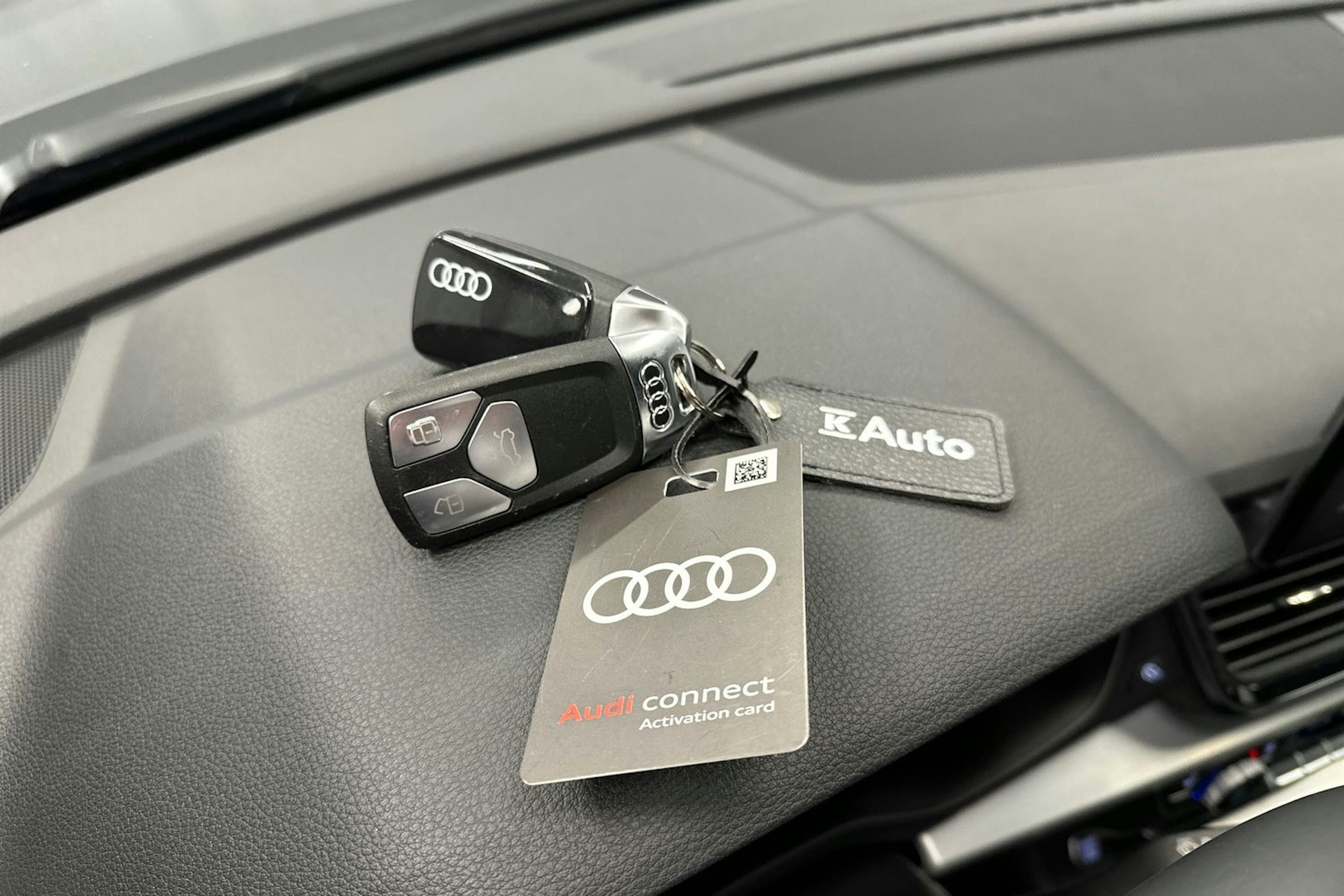 harmaa Audi Q5 2023 kuva 34.