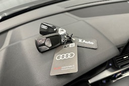 harmaa Audi Q5 2023 kuva 34.