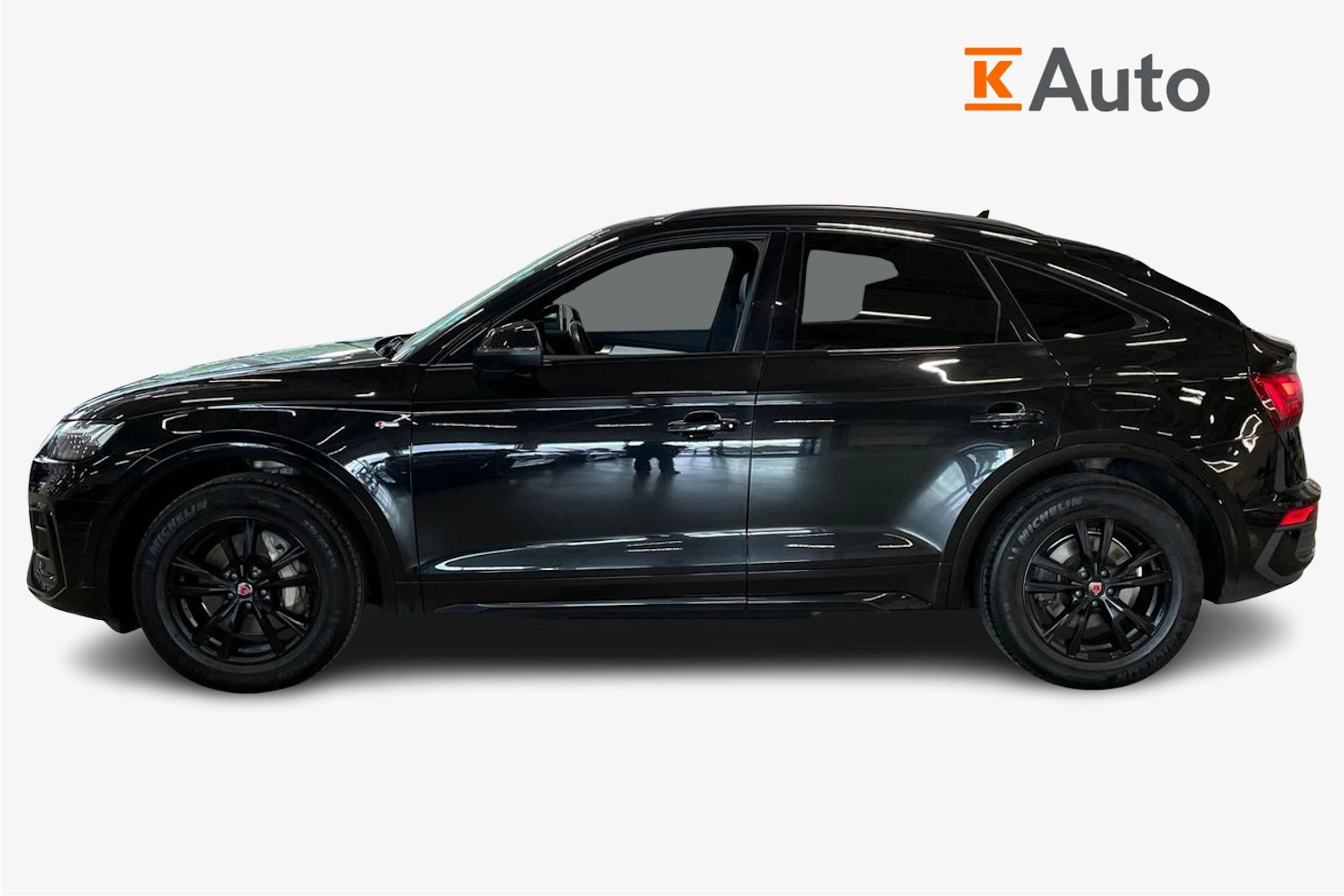 musta Audi Q5 2023 kuva 5.