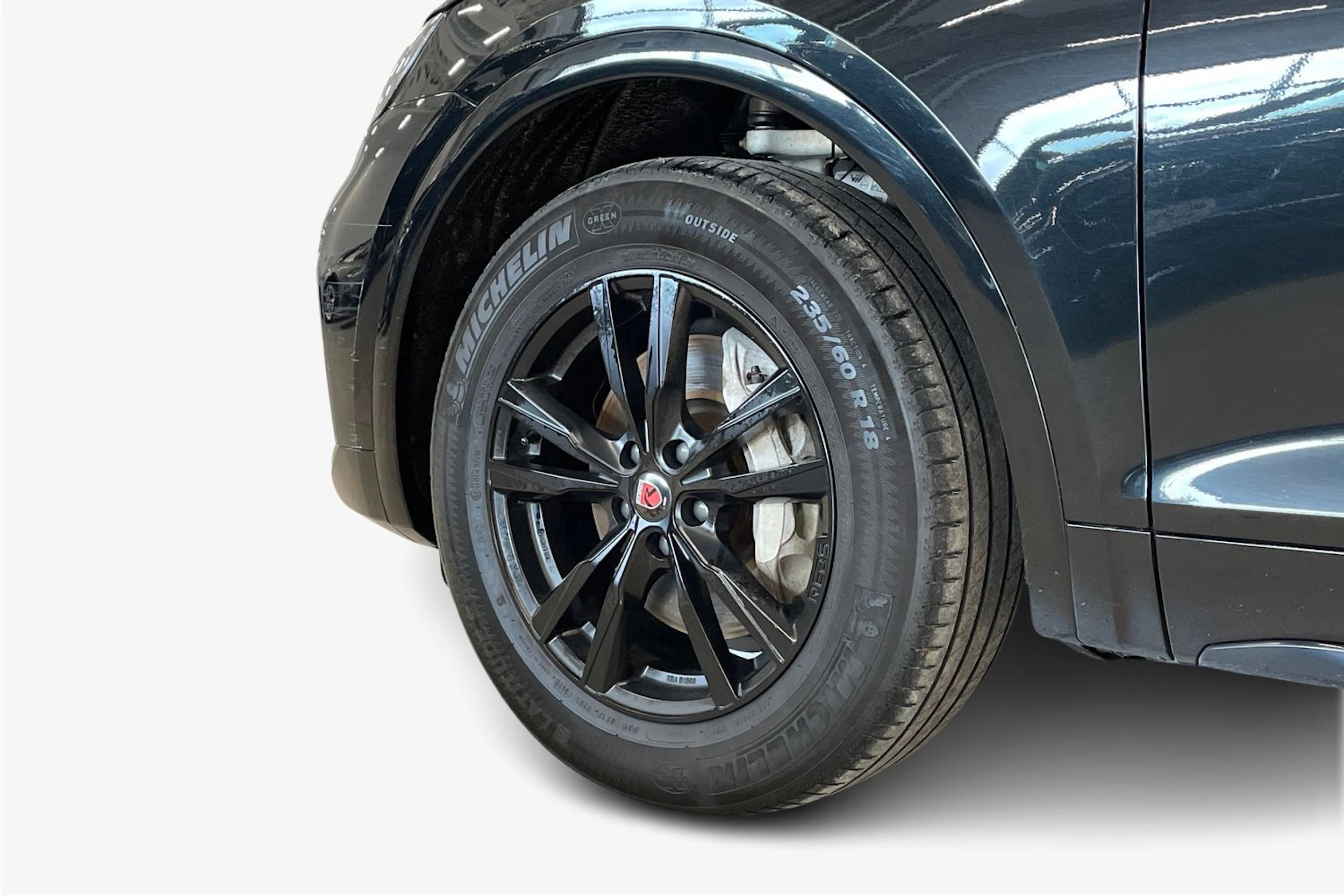 musta Audi Q5 2023 kuva 9.