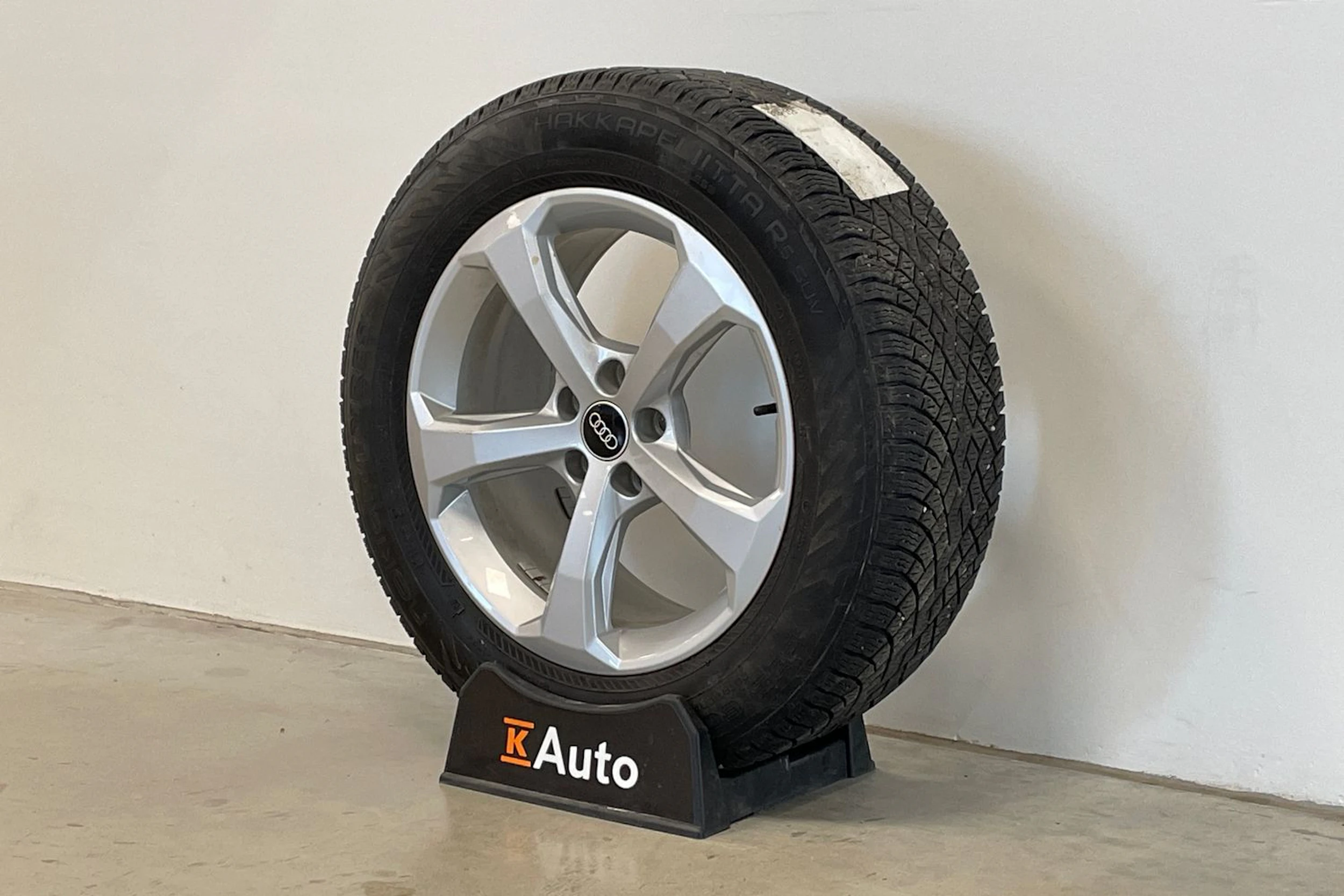 musta Audi Q5 2023 kuva 10.