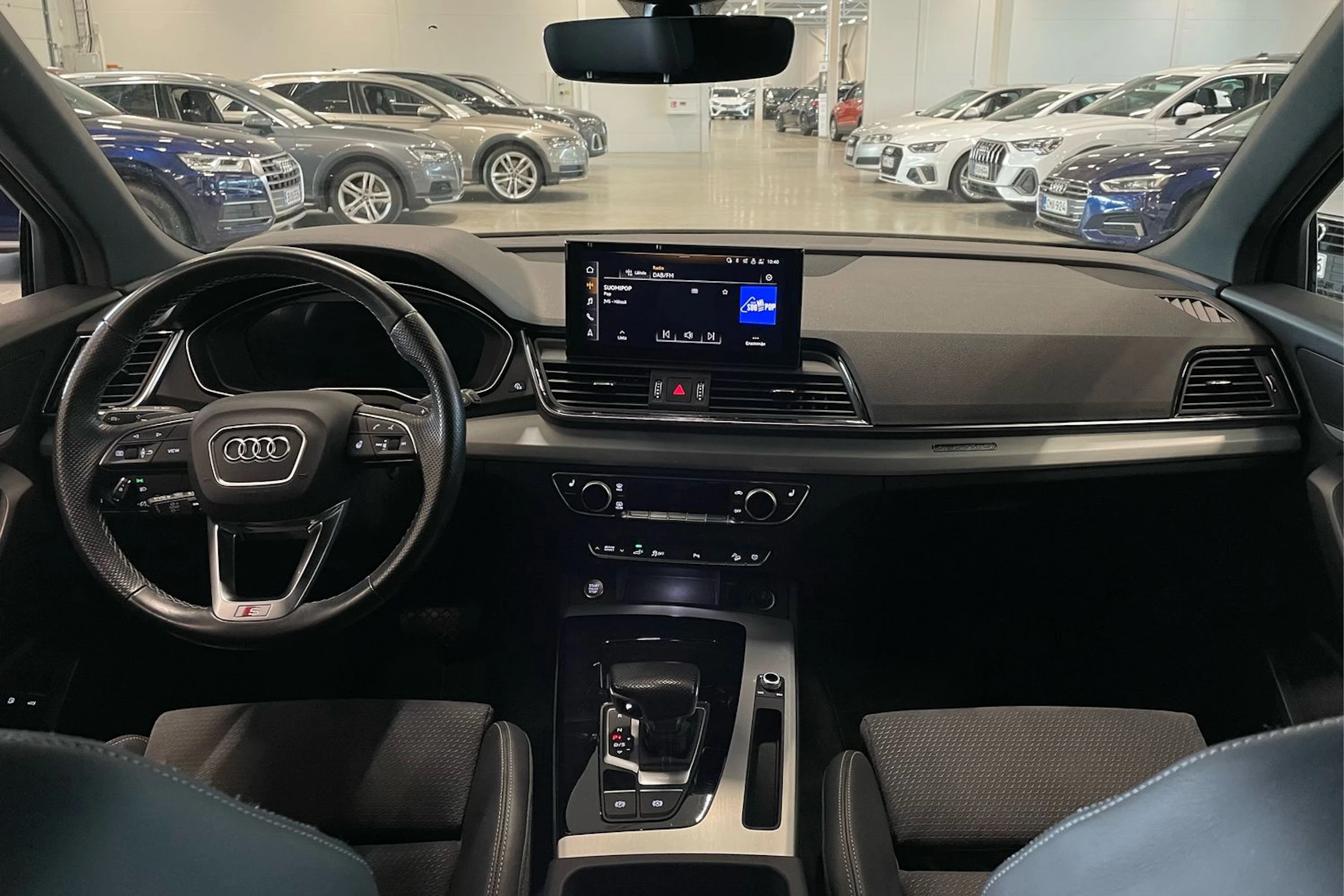 musta Audi Q5 2023 kuva 11.