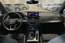 musta Audi Q5 2023 kuva 11.
