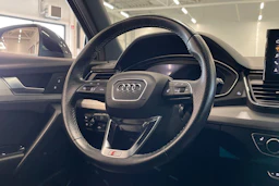 musta Audi Q5 2023 kuva 12.