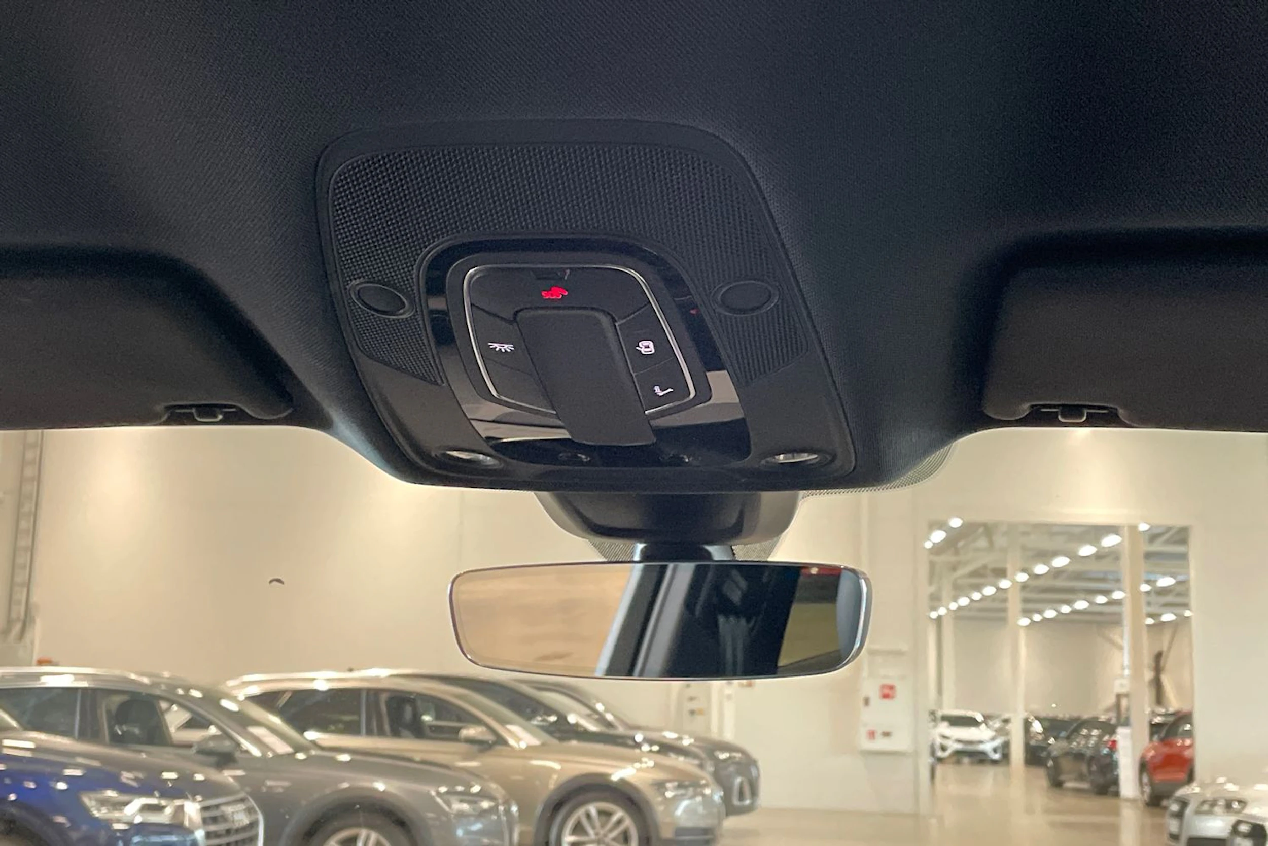 musta Audi Q5 2023 kuva 18.